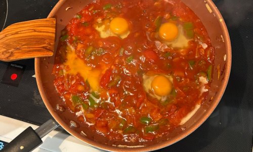 Ojja with eggs